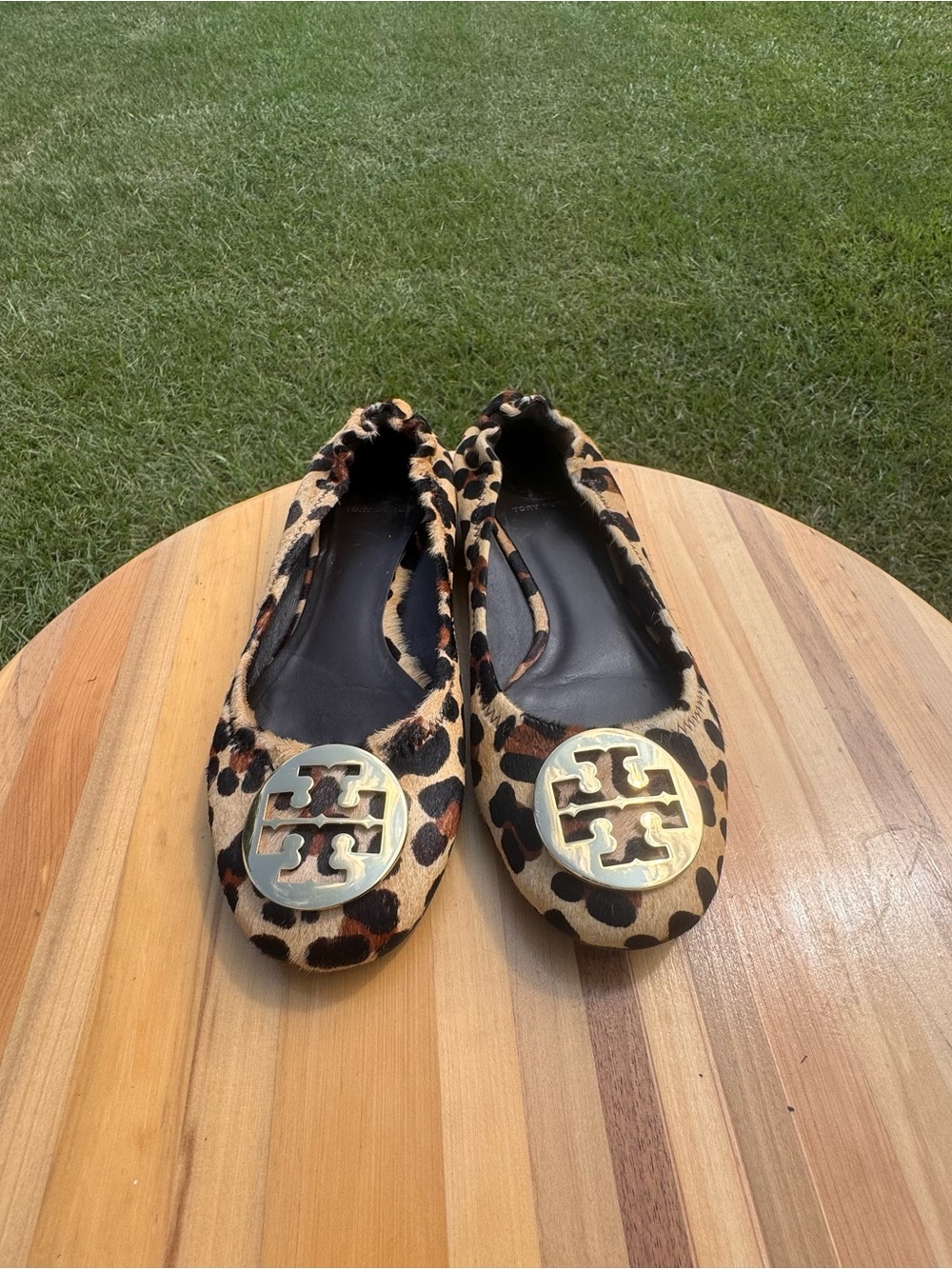 Tory Burch Leopard Print Women’s Calf Hair Ballet Flats with Gold Logo Accent - Picture 2 of 8